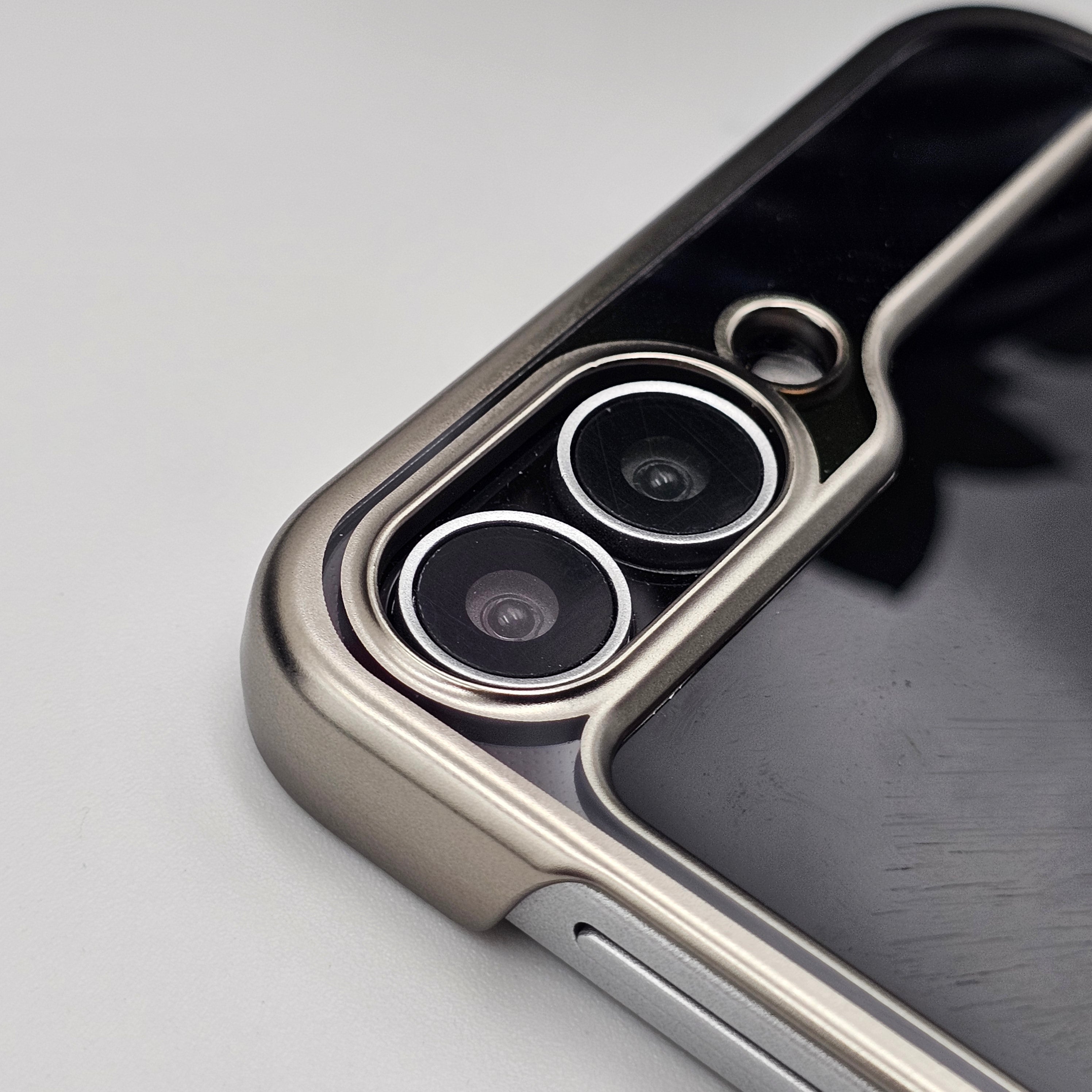 Chrome Hard Case Anti-Yellow for Samsung Galaxy Z Flip 6 | Premium Chrome Finish | Non-Slip Grip