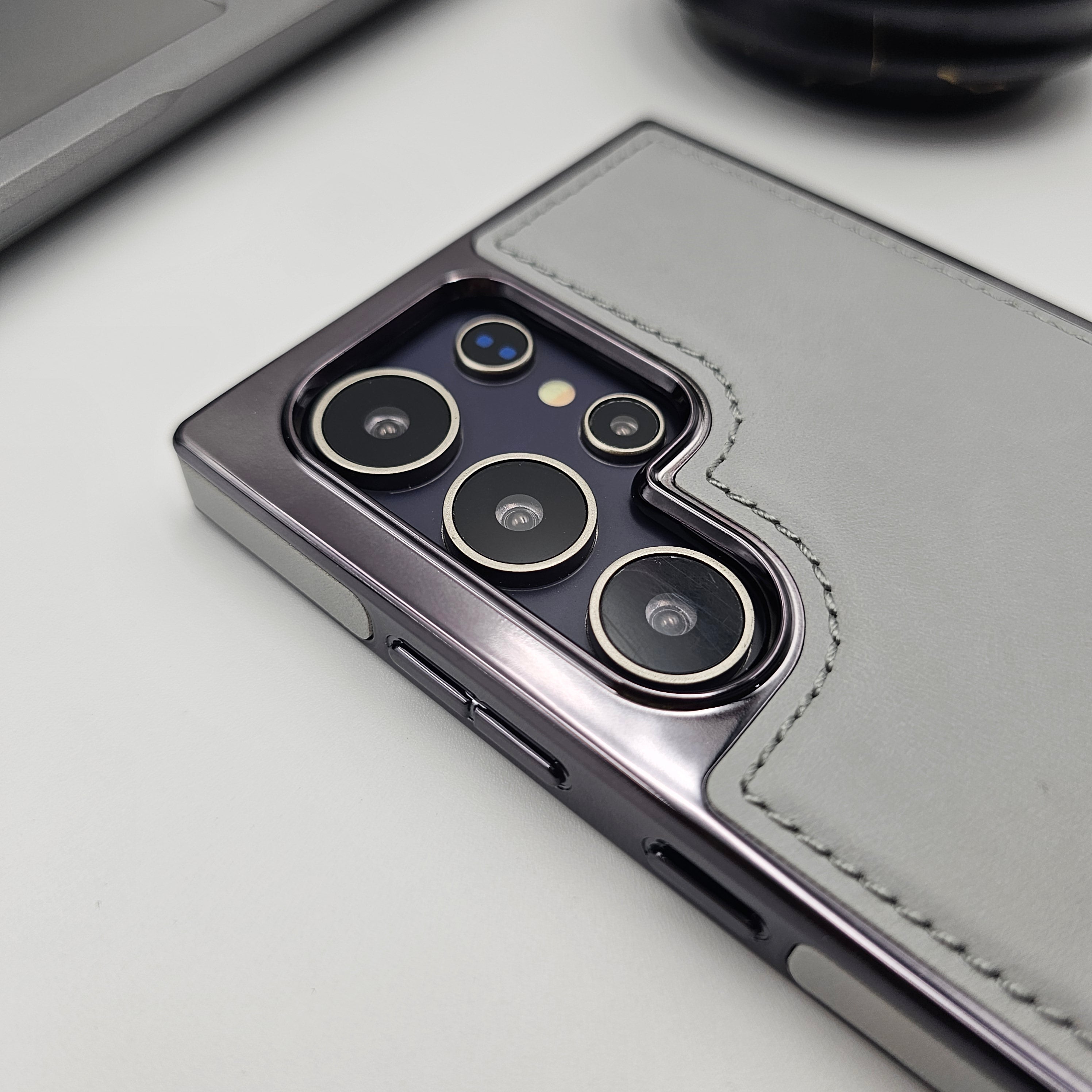 Samsung Galaxy S25 Ultra Minimalistic Design Chrome Case Inside Velvet