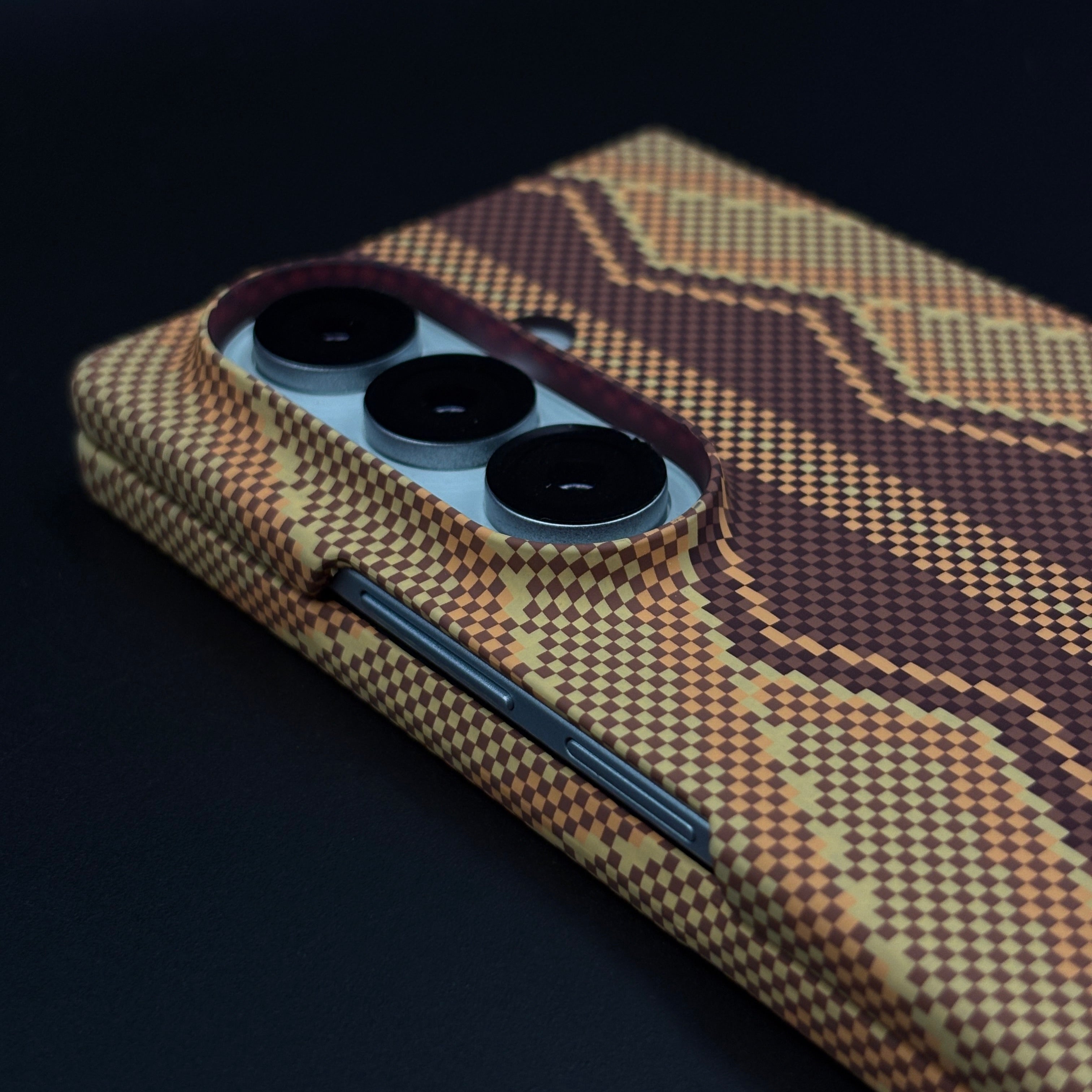 Aramid Texture Case Desert Brown Zigzag for Samsung Galaxy Z Fold 7 Carbon Fibre Feel | Hidden MagSafe | Ultra Slim Fit