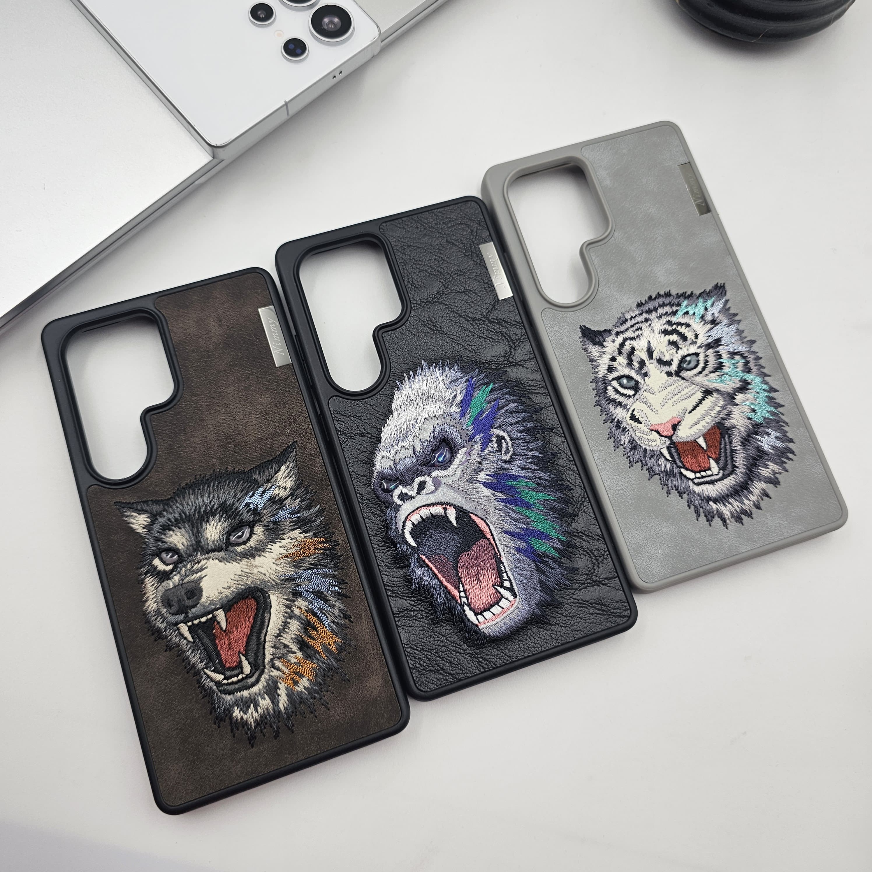 Samsung Galaxy S25 Ultra Animal Roar Embroiderey Leather Magsafe Case