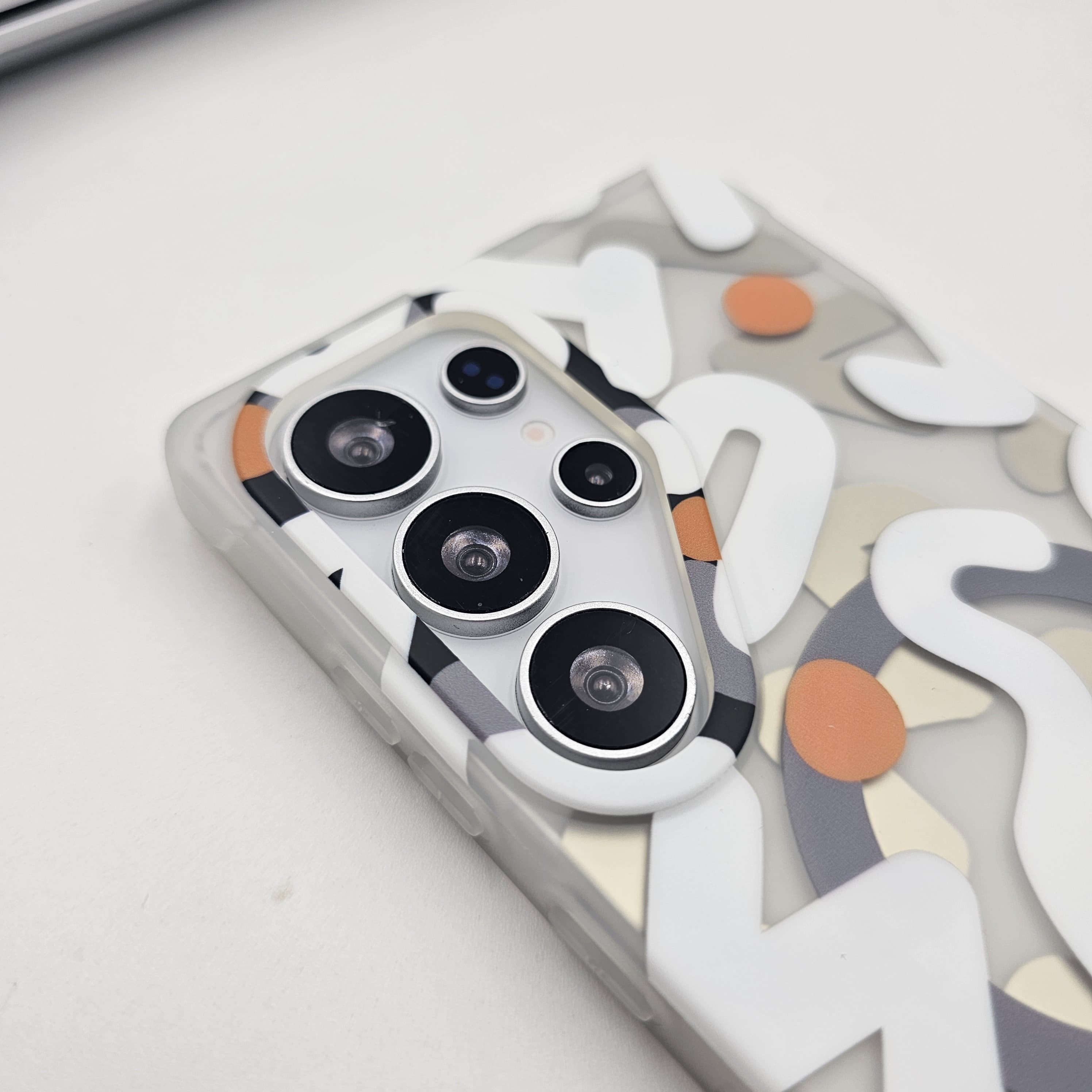 Samsung Galaxy S24 Smokey Graffiti Magnetic Magsafe Case