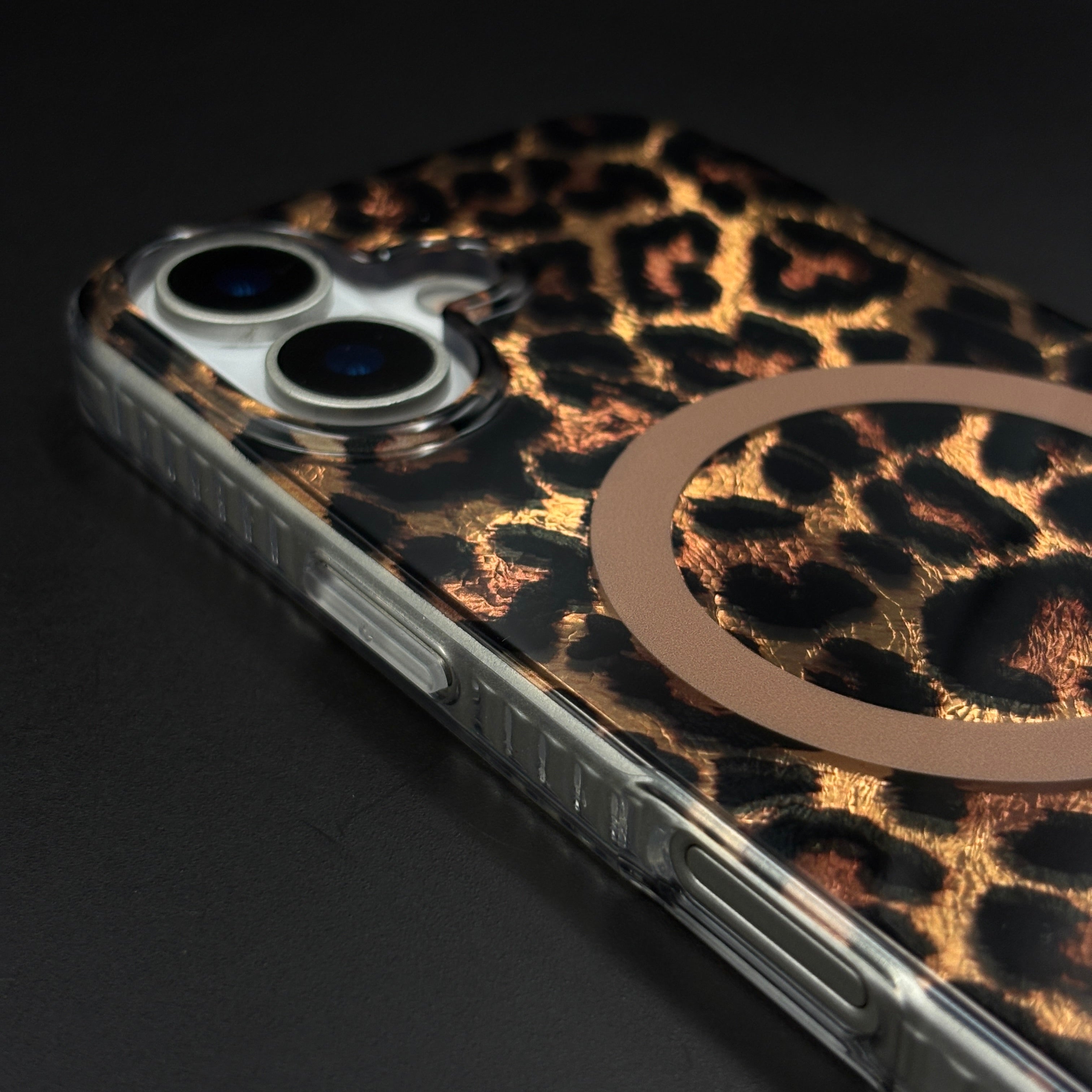 Golden Wild Leopard Pattern MagSafe Mobile Case Cover for iPhone 17
