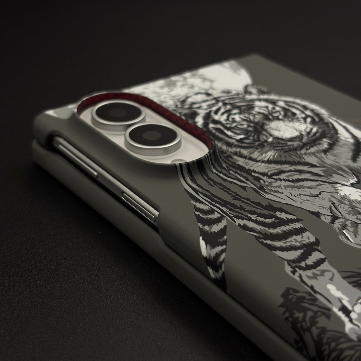 Aramid Texture Case Moonlit Tiger Prowl for Samsung Galaxy Z Fold 8 Carbon Fibre Feel | Hidden MagSafe