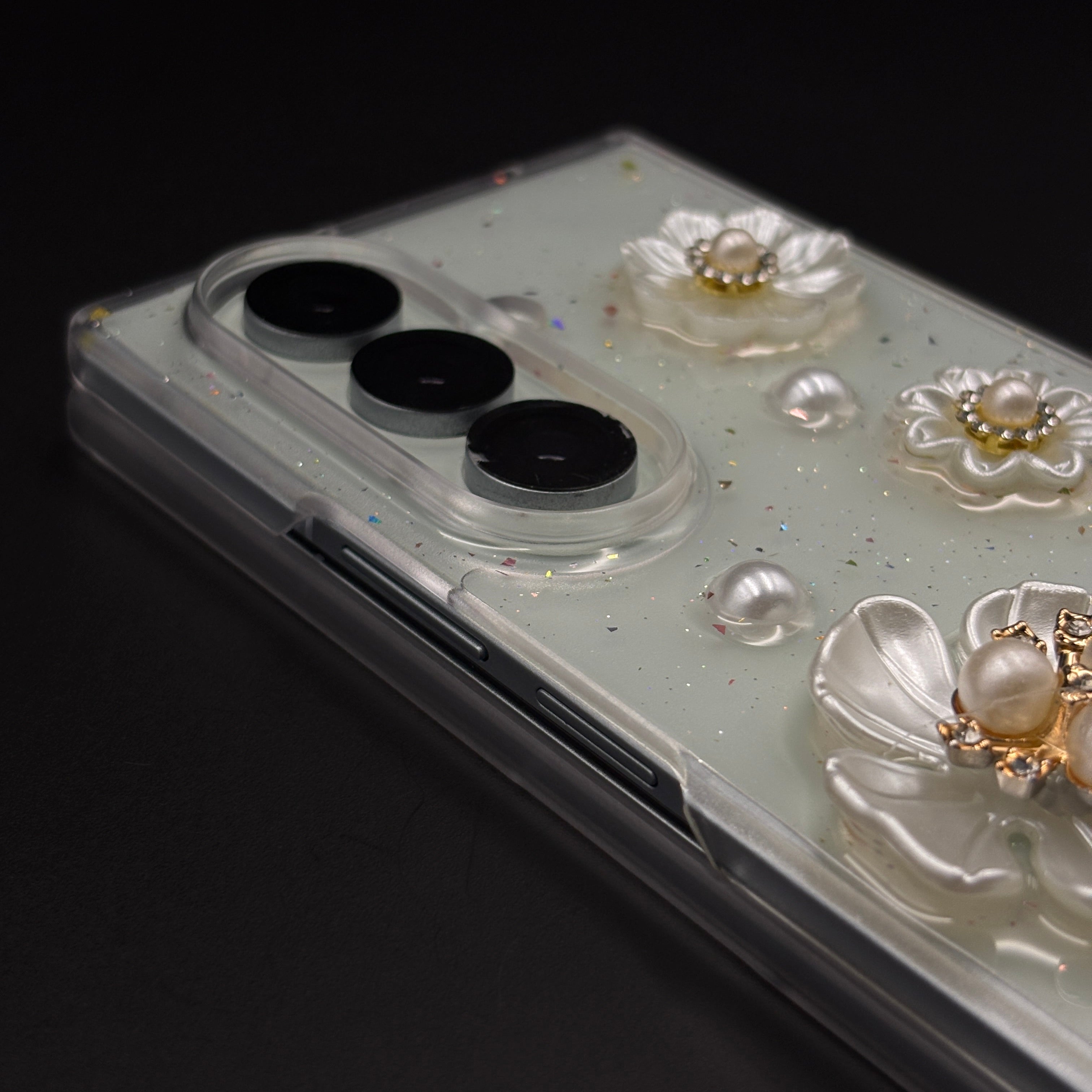 Pearl Daisy Glitter Case with Beaded Strap for Samsung Galaxy Z Fold 7