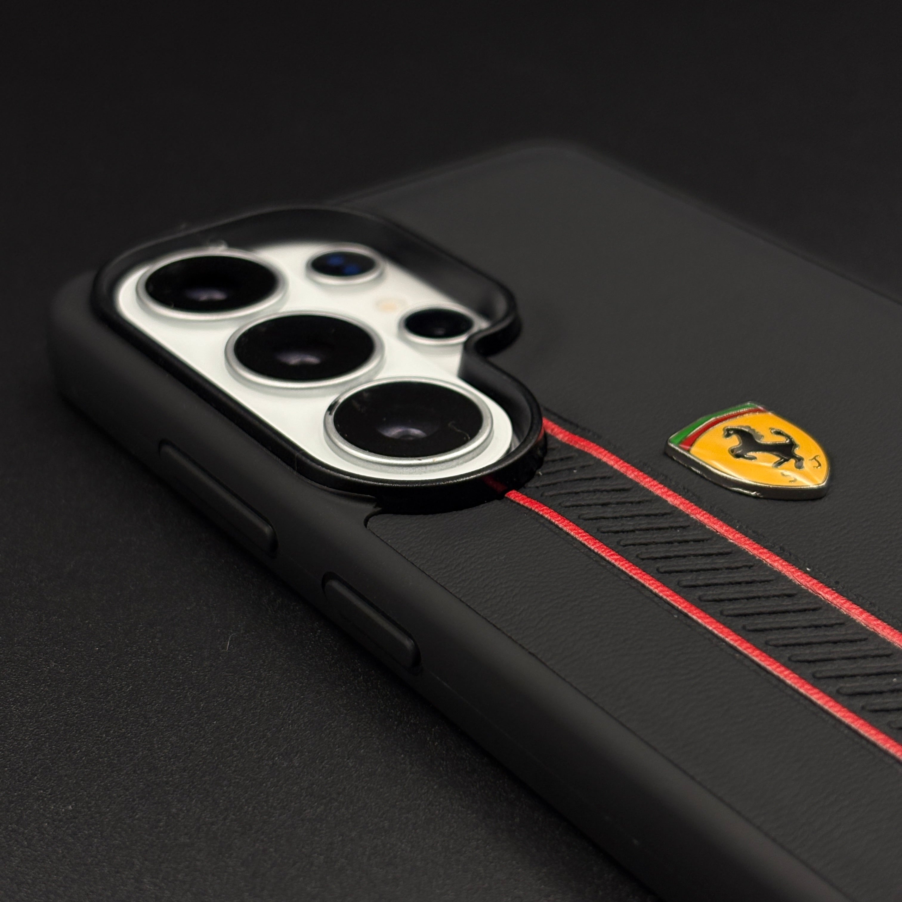 Luxury Sports Car FR Racing Red Stripe Case for Samsung Galaxy S26 Ultra with Bold Black-and-Red Motorsport Finish