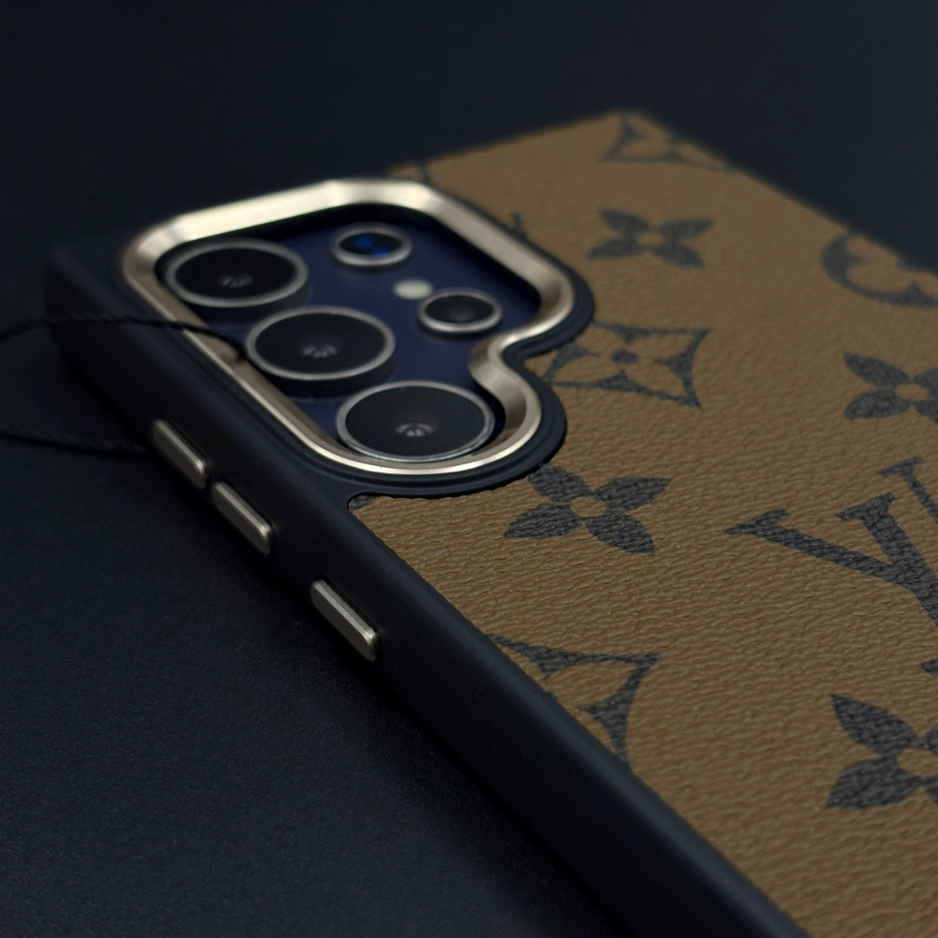 Luxury Fashion Brand Classic Monogram Case for Samsung Galaxy S24 Ultra with Signature Heritage Logo