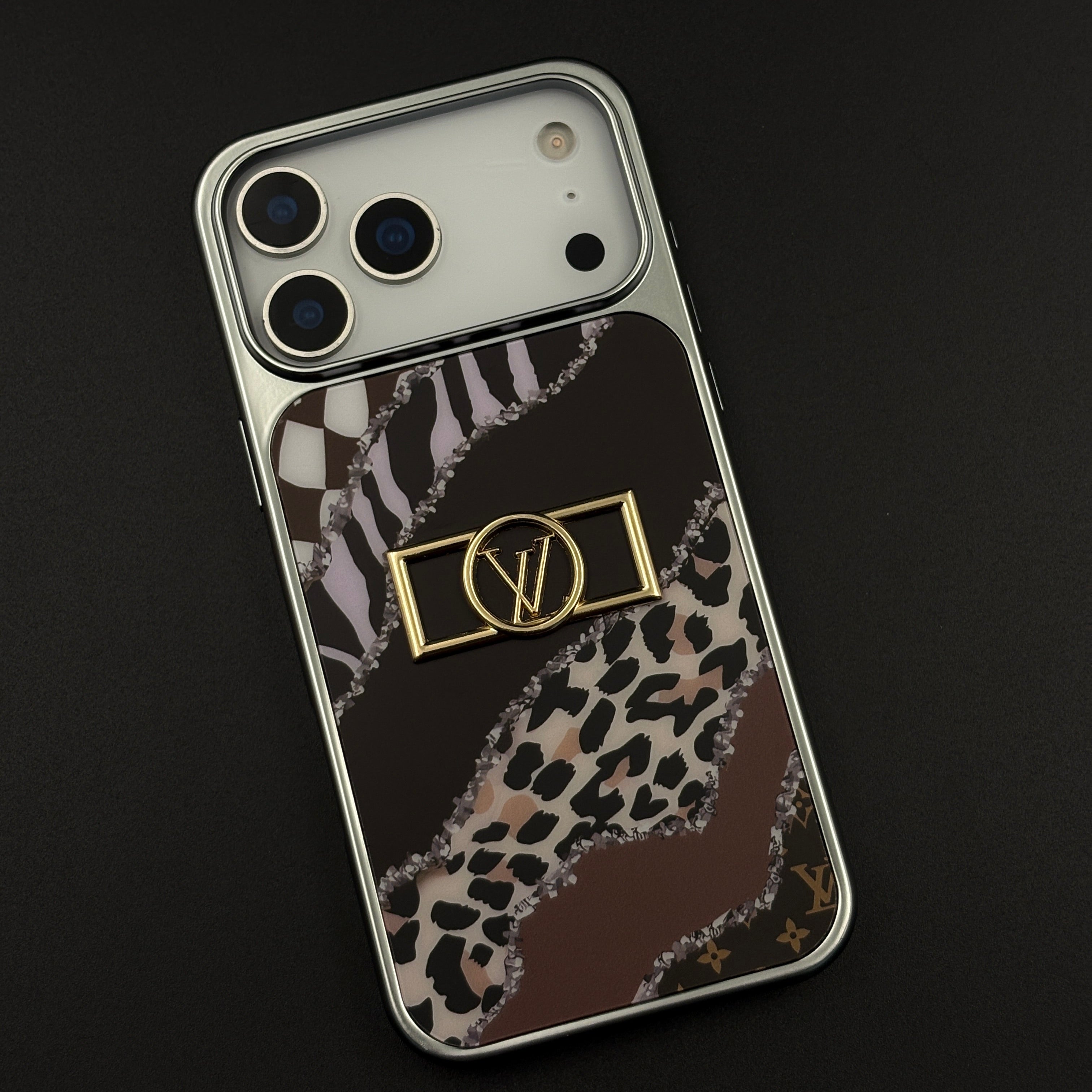 Luxury Fashion Brand Animal Inspired Case with Metallic Emblem for iPhone 17 Series