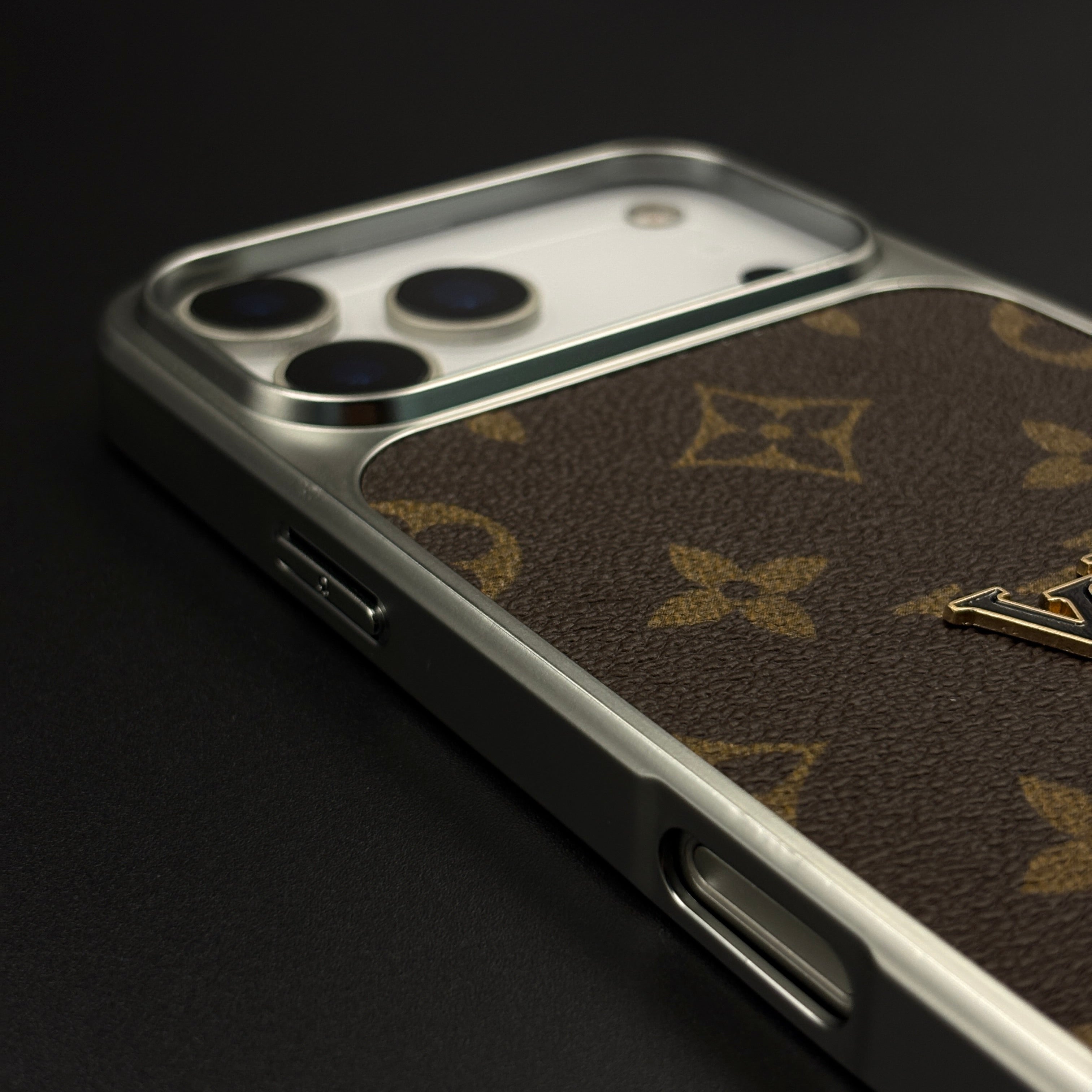 Luxury Fashion Brand Leather-Texture Case with Metallic Logo for iPhone 17 Series