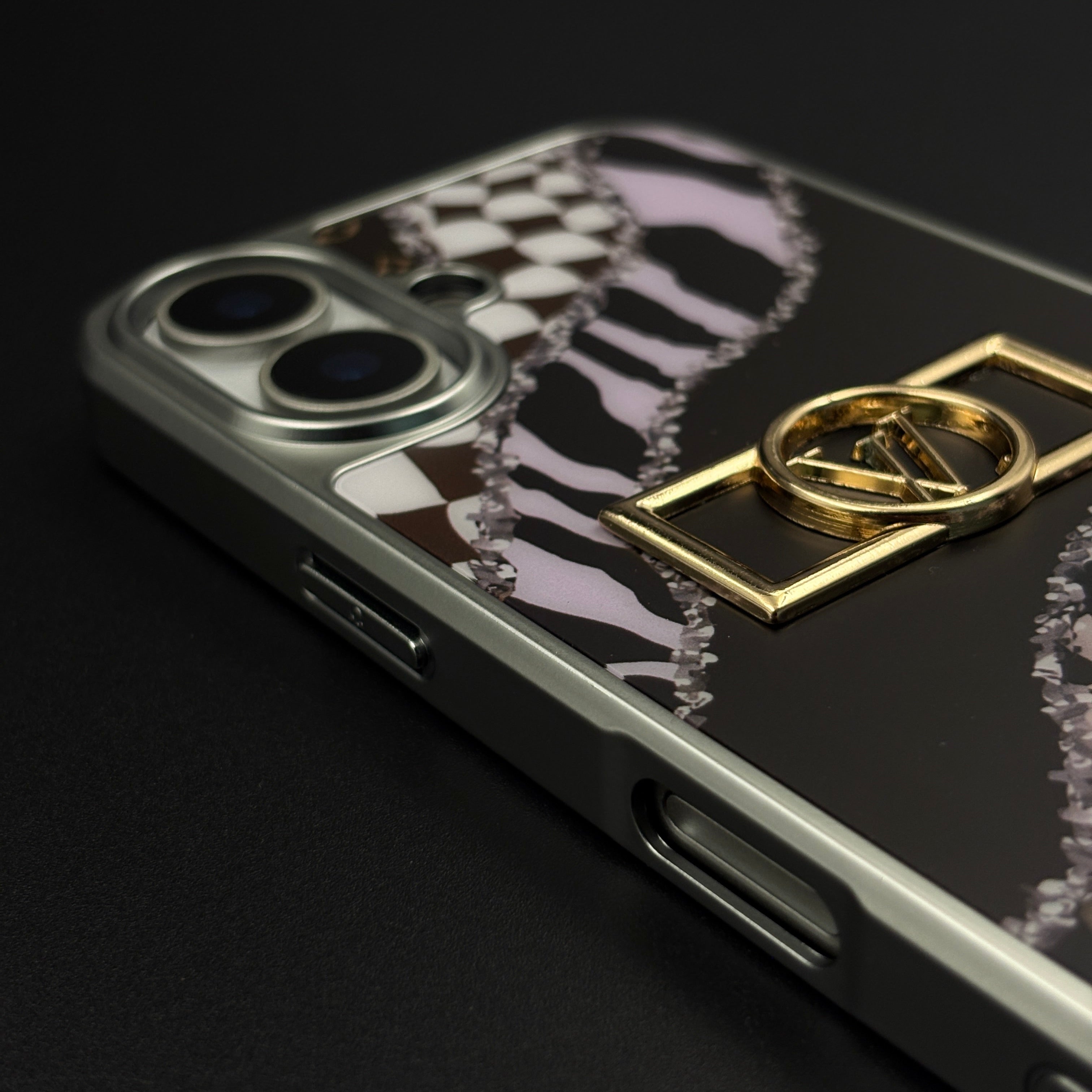 Luxury Fashion Brand Animal Inspired Case with Metallic Emblem for iPhone 17