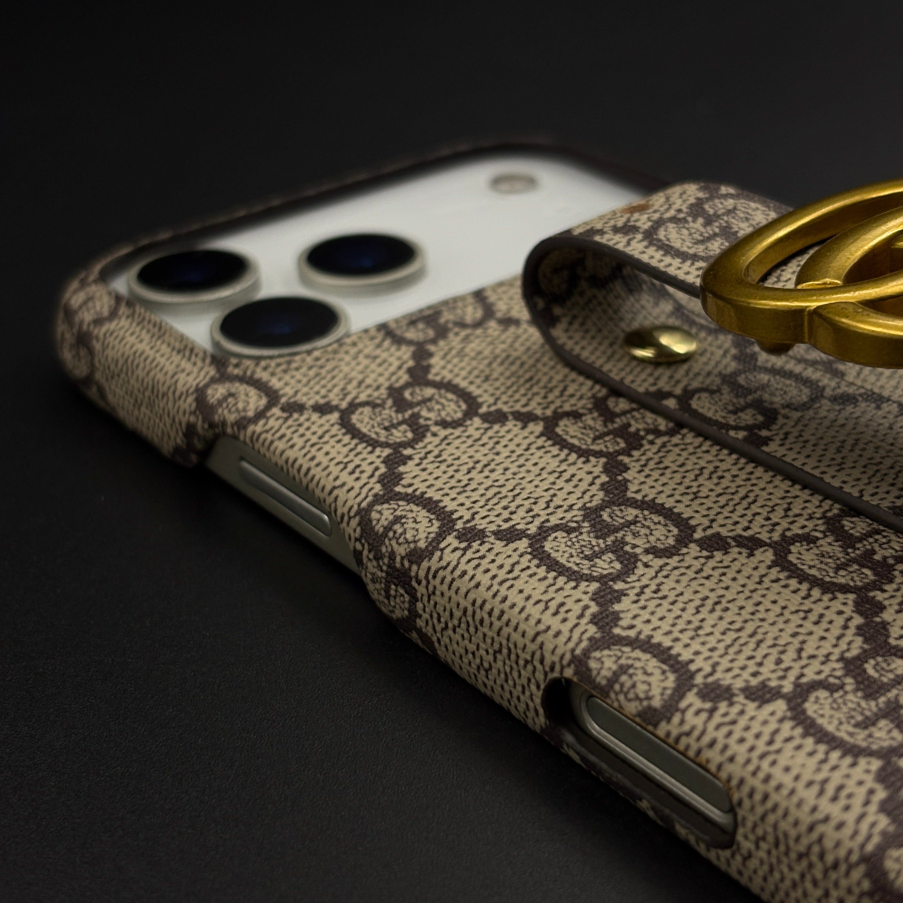 Luxury Brand GG Monogram Belt Strap Case with Gold Metal Emblem for iPhone 17 Series