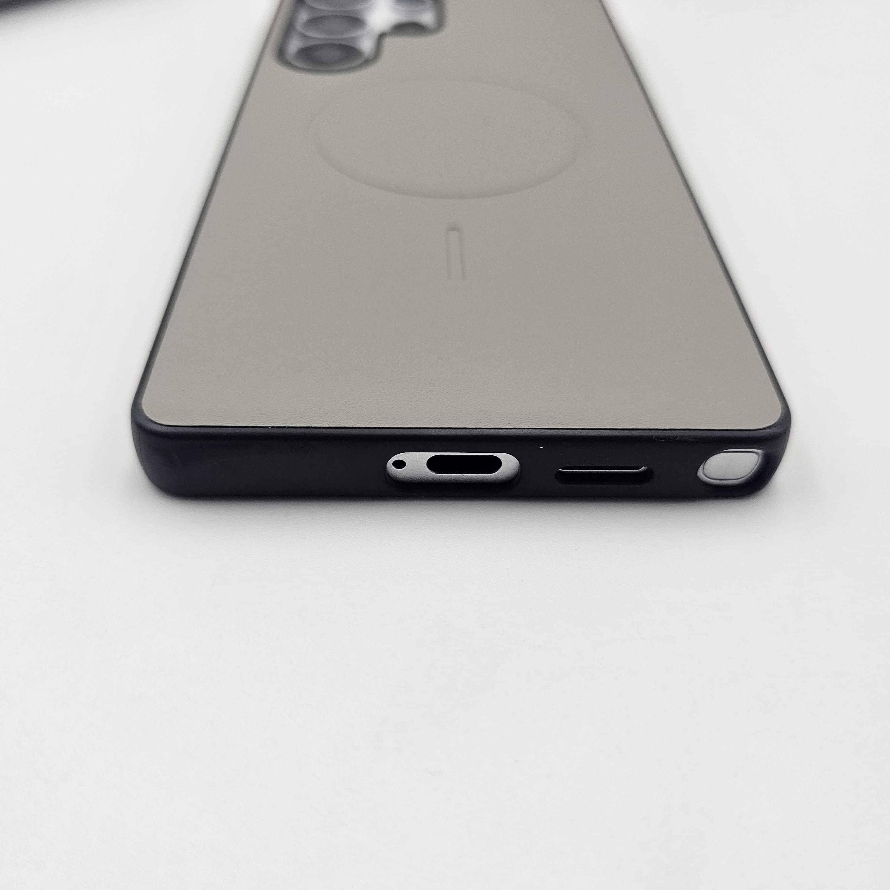 Samsung Galaxy S25 Ultra Smooth Feel Leather Magnetic Magsafe Case