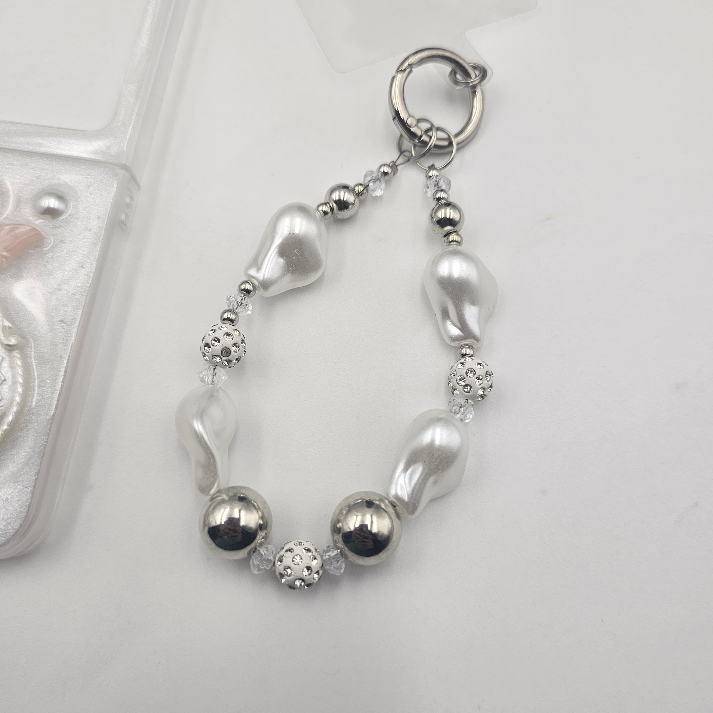 Luxury Crystal Heart Case for Samsung Galaxy Z Flip 7 FE with Pearl Bead Strap – Transparent Bling Cover