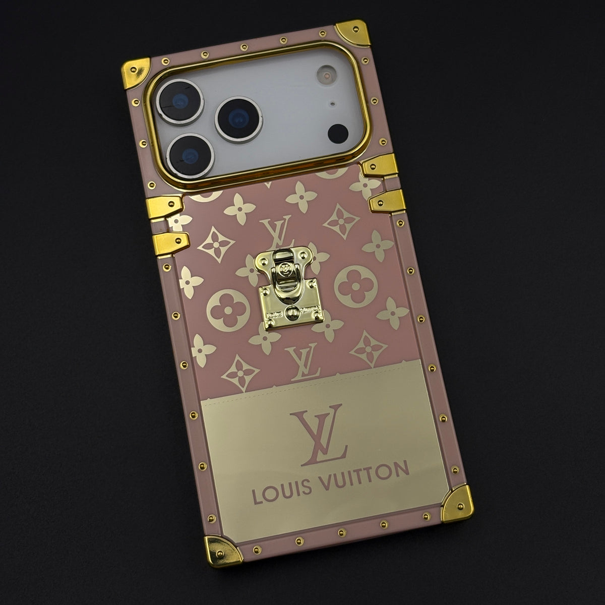 Luxury Fashion Brand Heritage Trunk Case with Corner Detailing for iPhone 18 Pro