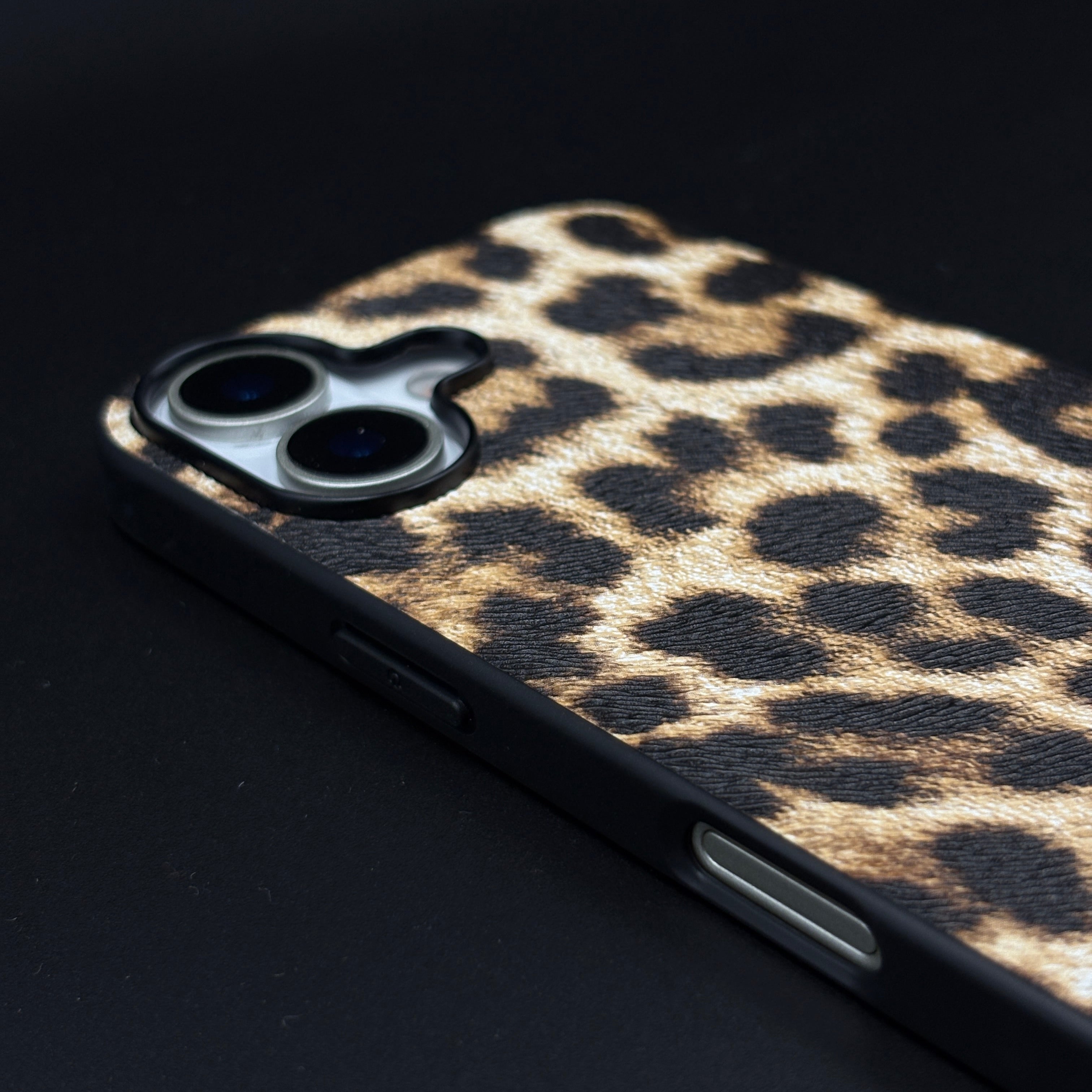 D&G Luxury Leopard Print Case for iPhone 17 | Designer Protective Cover