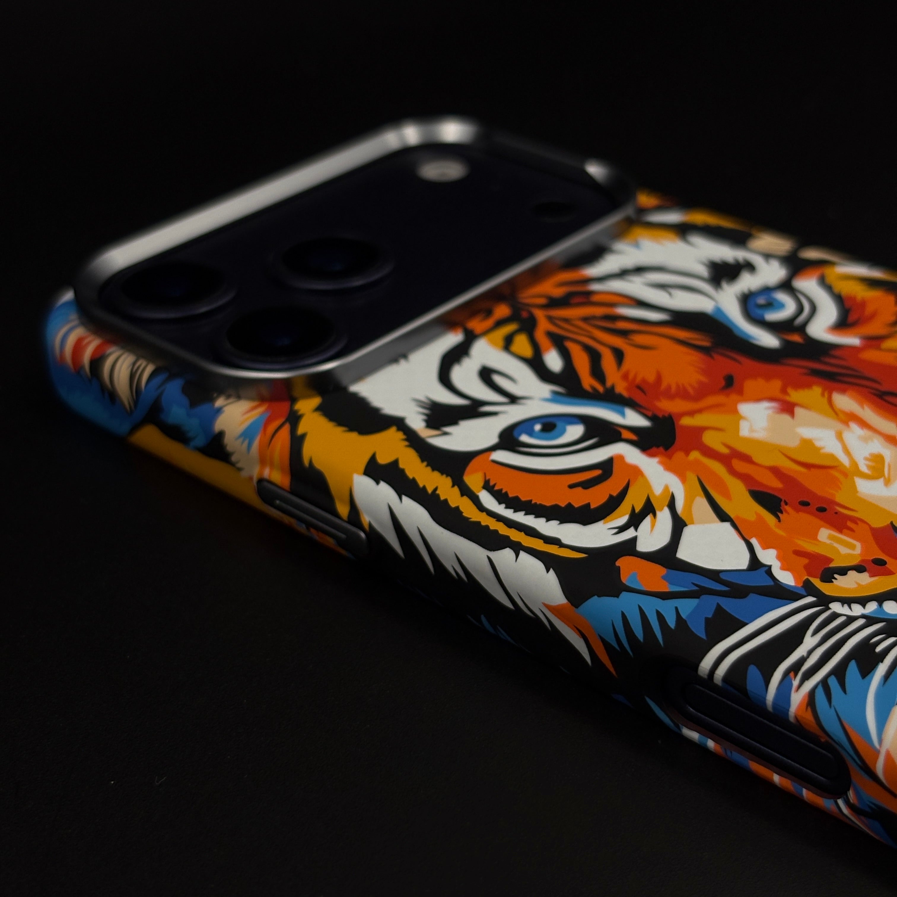 iPhone 17 Series Tiger Premium Slim Case | Rare Aramid Texture Finish | Real Carbon Fibre Feel | Hidden MagSafe