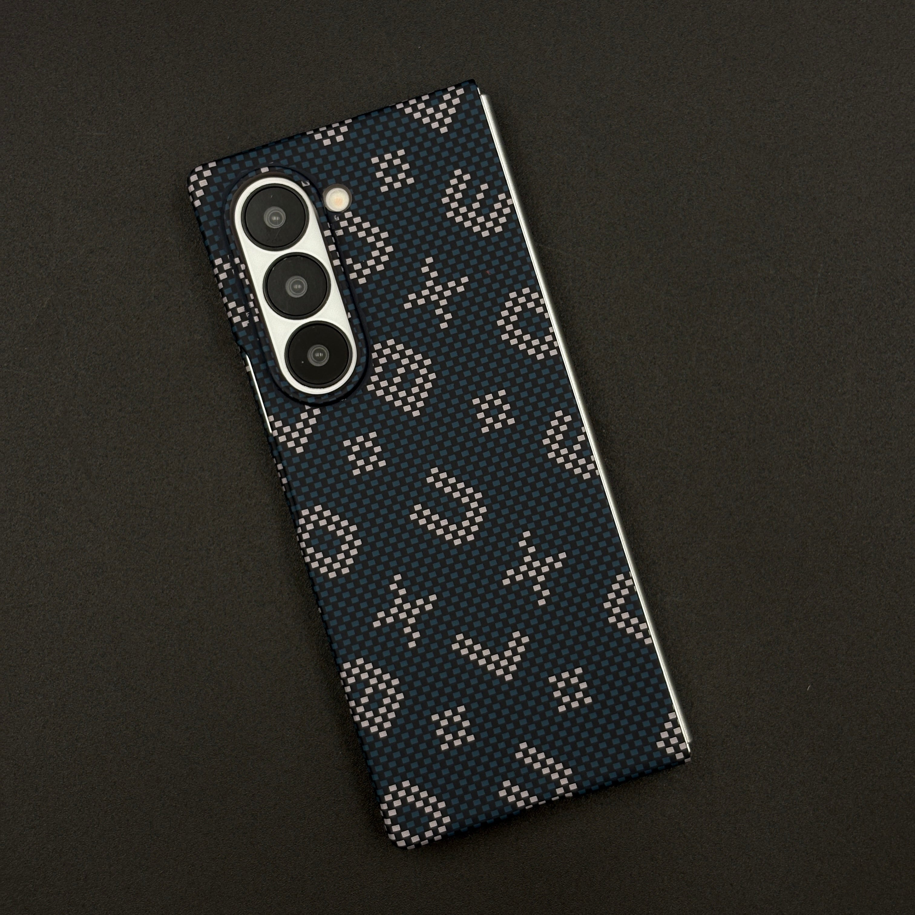Glow in the Dark Aramid Fiber Case for Samsung Galaxy Z Fold 6 | Hidden Magsafe | Luminous Design