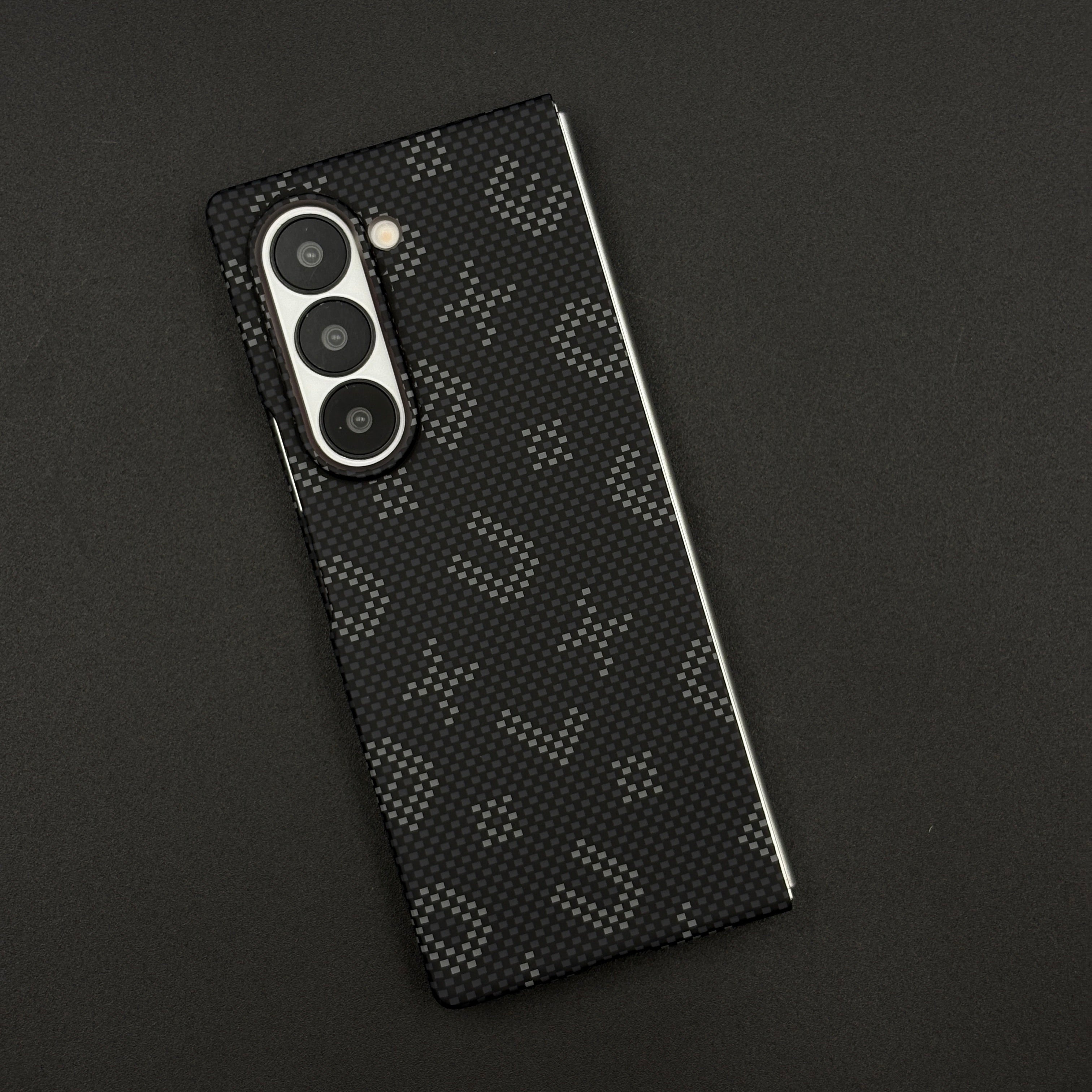 Glow in the Dark Aramid Fiber Case for Samsung Galaxy Z Fold 6 | Hidden Magsafe | Luminous Design
