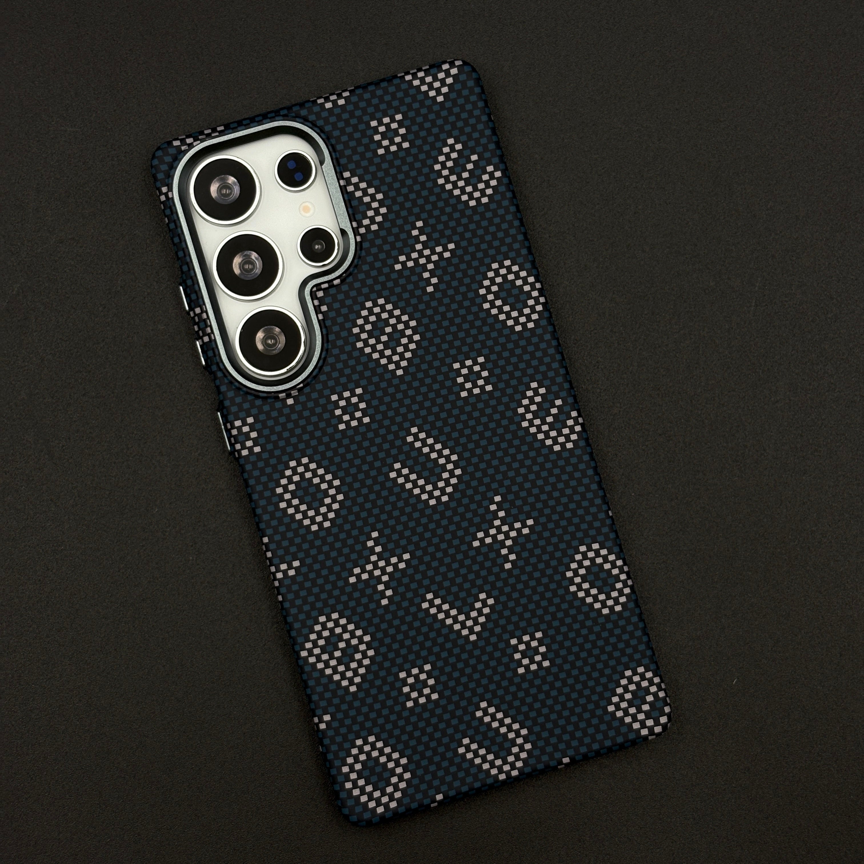 Glow in the Dark Aramid Fiber Case for Samsung Galaxy S25 Ultra | Hidden Magsafe | Luminous Design