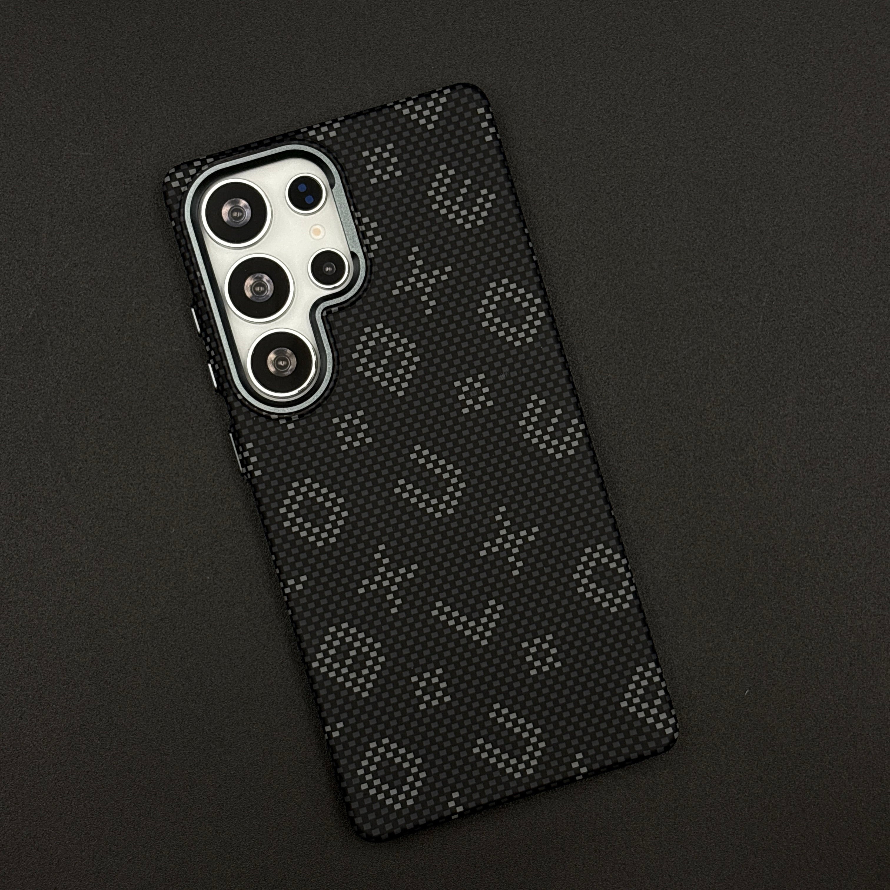 Glow in the Dark Aramid Fiber Case for Samsung Galaxy S25 Ultra | Hidden Magsafe | Luminous Design
