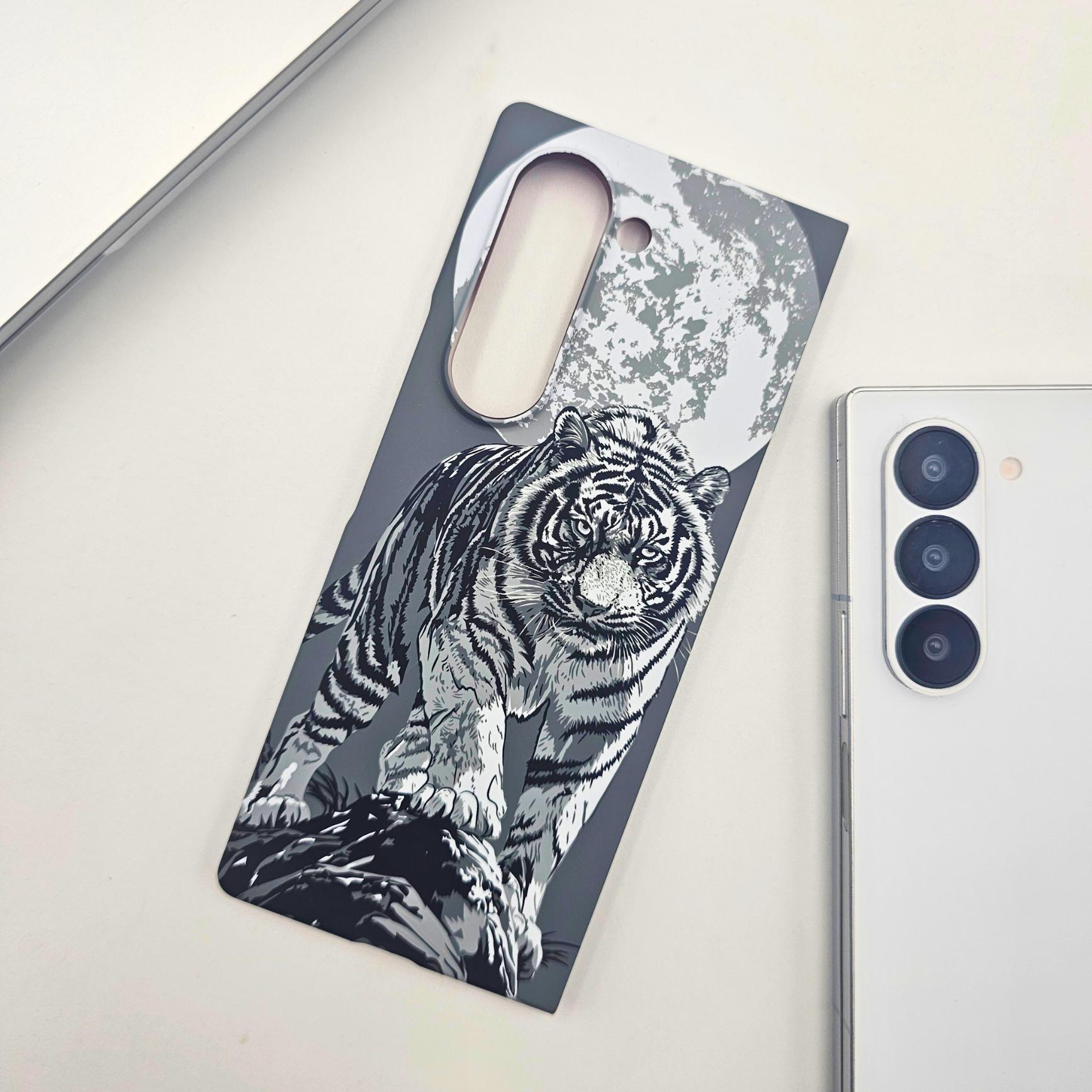 Samsung Galaxy Z Fold 5 Tiger Grey Premium Slim Case | Rare Aramid Texture Finish | Real Carbon Fibre Feel | Hidden MagSafe