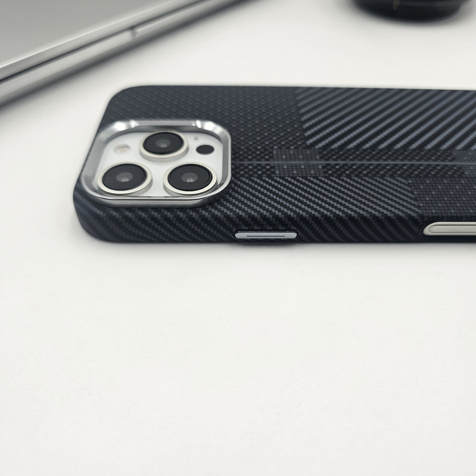 iPhone Carbon Fibre Feel Pattern With Magsafe Case