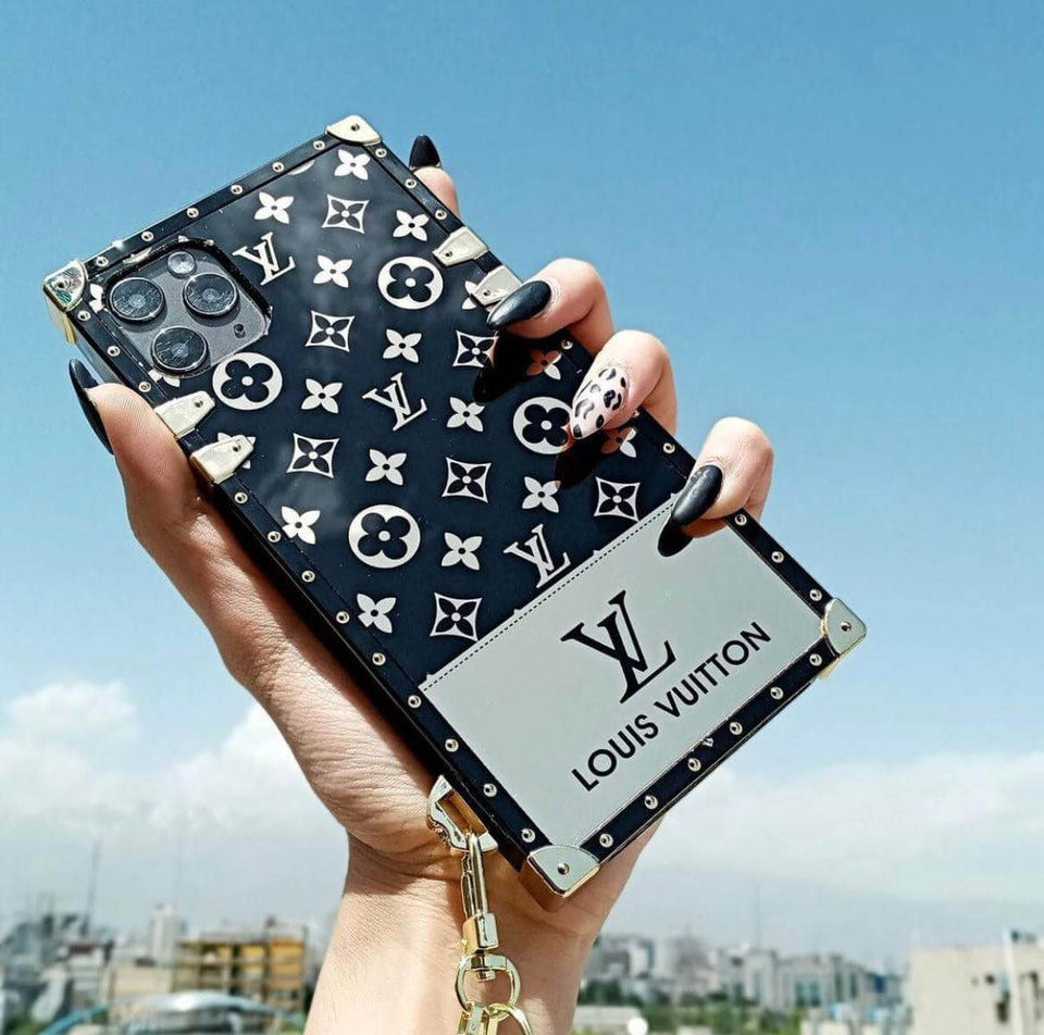 LOUIS VUITTON LV BLACK LOGO iPhone 15 Case Cover